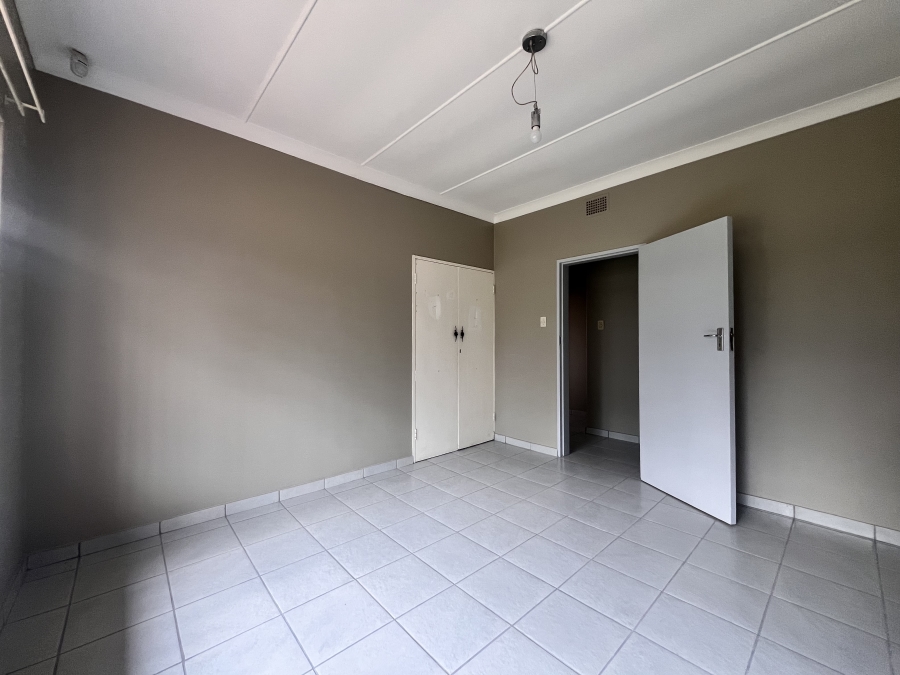 To Let 3 Bedroom Property for Rent in Flamwood North West